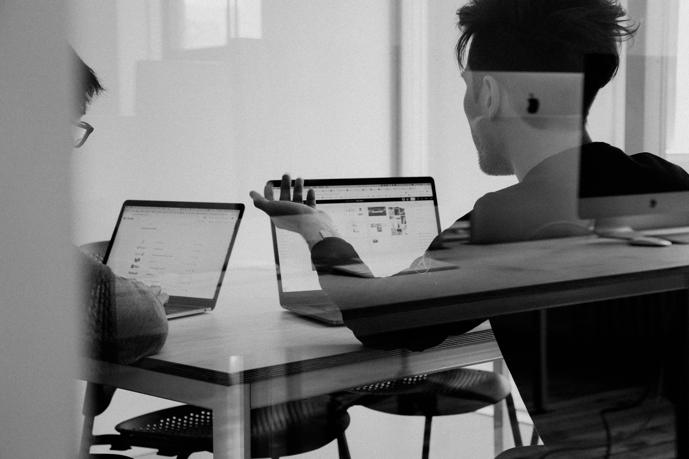 Equipe PAGRYX em projeto de landing page